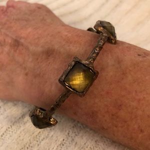 Green.Gold colored stone bracelet